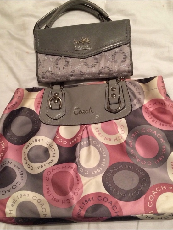 Coach Handbags - RARE VINTAGE COACH **PURSE + WALLET+** Pink, Gray & Cream Signature Circle